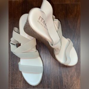 NWOT Italian Shoemakers Cream Wedge Shoes Size 11